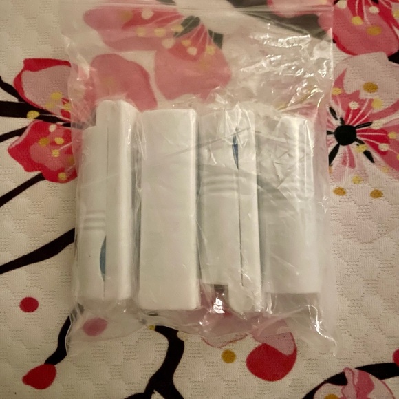 4pc Reusable Lint Roller, Washable Sticky/Portable Folding, individually wrapped - Picture 3 of 3